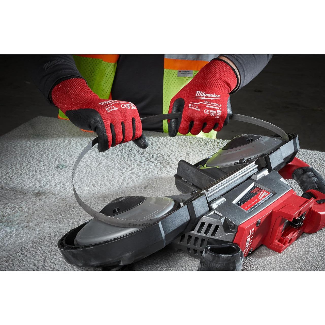 Milwaukee Cut Gloves Level 3 Dipped Resistant - Large