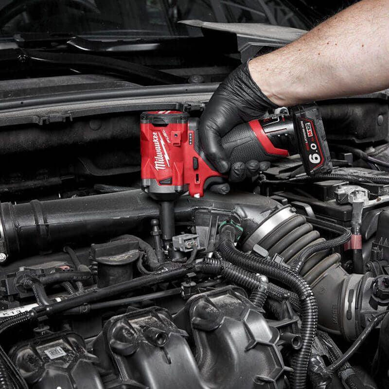 Milwaukee M12 FUEL™ 3/8" Sub Compact Impact Wrench - Kit