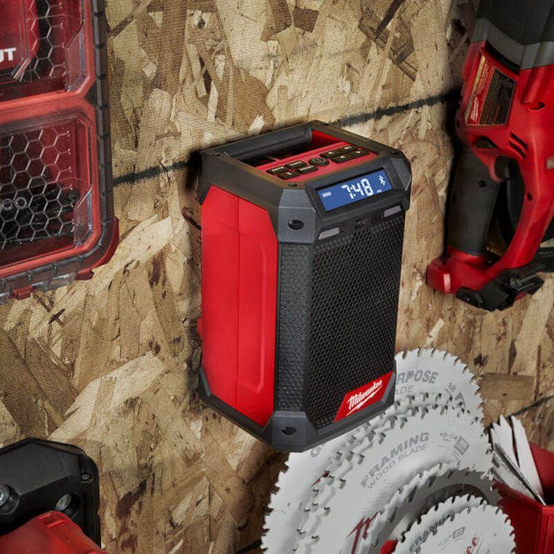 Milwaukee M12 Radio charger w/Bluetooth / DAB+/ AM/FM - Naked
