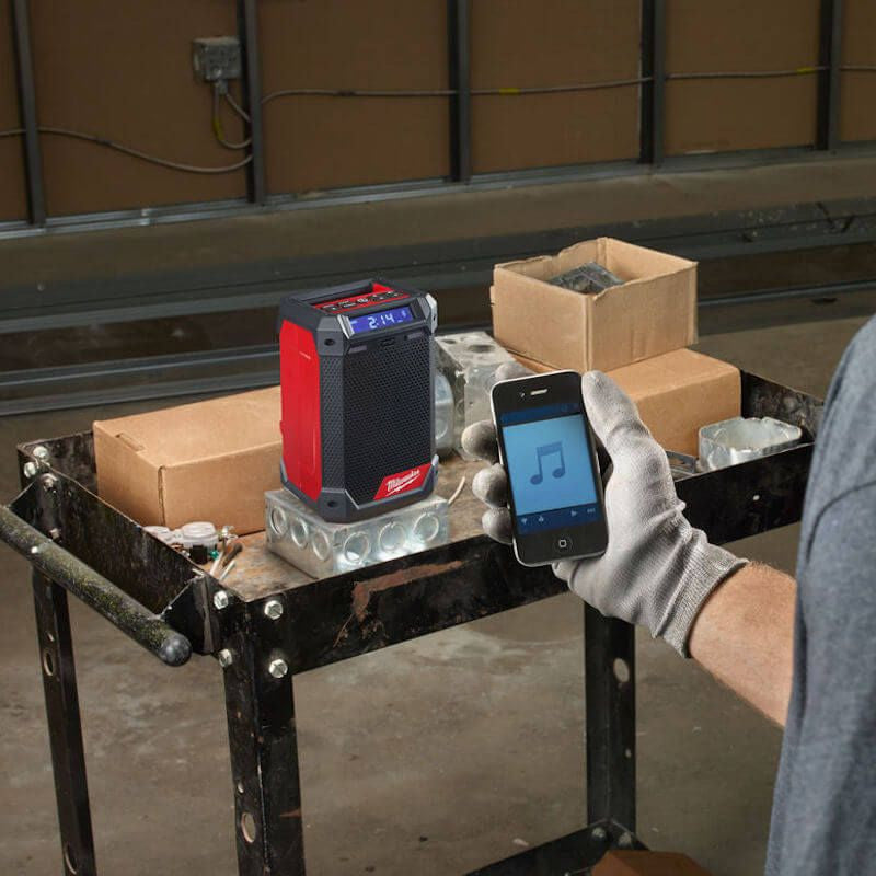 Milwaukee M12 Radio charger w/Bluetooth / DAB+/ AM/FM - Naked