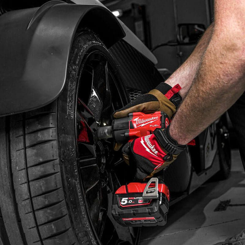 Milwaukee M18 Gen 2 1/2'' Mid-Torque Compact Impact Wrench - Kit
