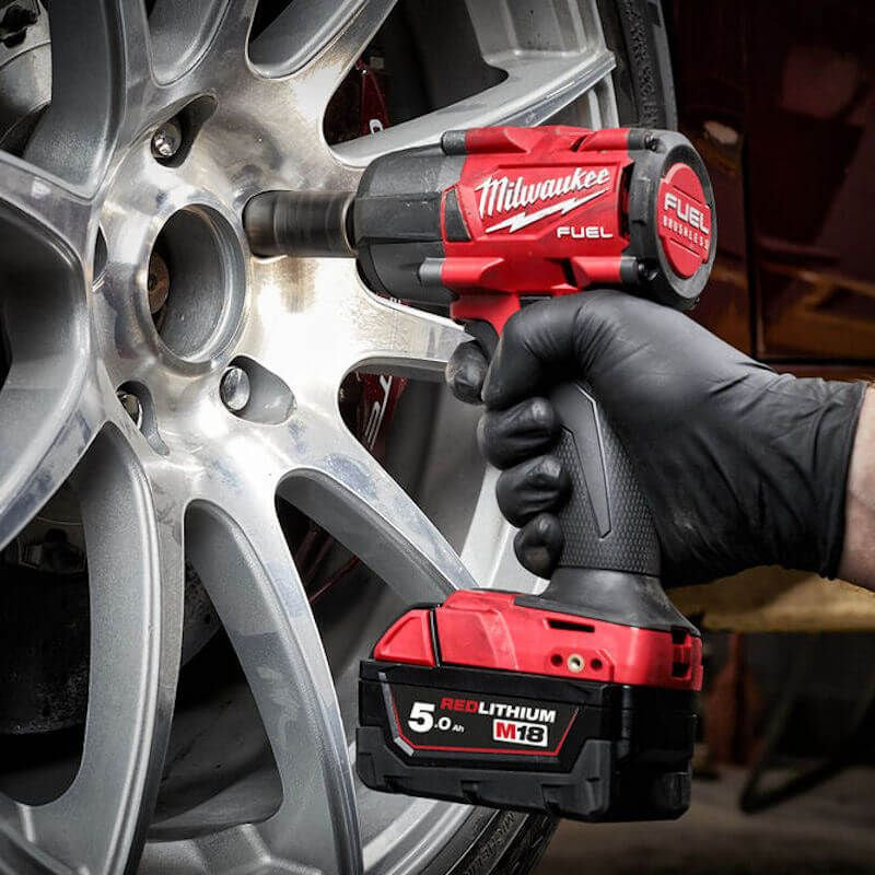 Milwaukee M18 Gen 2 3/8'' Mid-Torque Cordless Impact Wrench  Kit