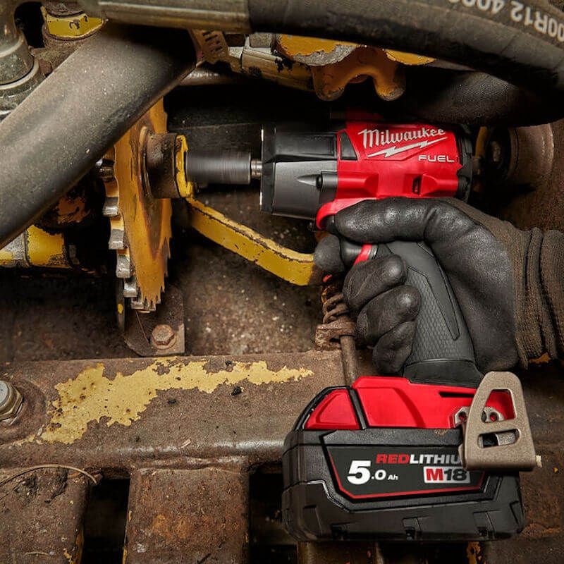 Milwaukee M18 Gen 2 3/8'' Mid-Torque Cordless Impact Wrench  Kit